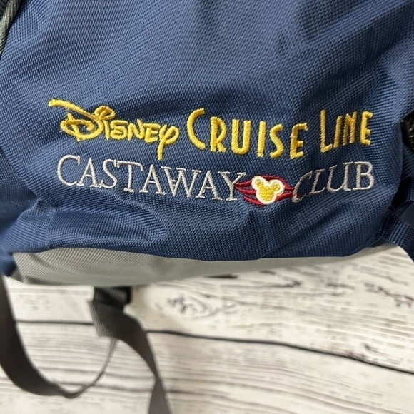 DISNEY CRUISE LINE CASTAWAY CLUB SLING SHOULDER BAG BACKPACK LIGHTWEIGHT NWT - Picture 5 of 5